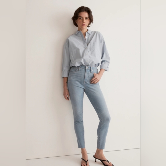 Madewell 10” High-Rise Skinny Crop Raw Hem. Style# NI913. Size 31. Light Wash. - Picture 2 of 11